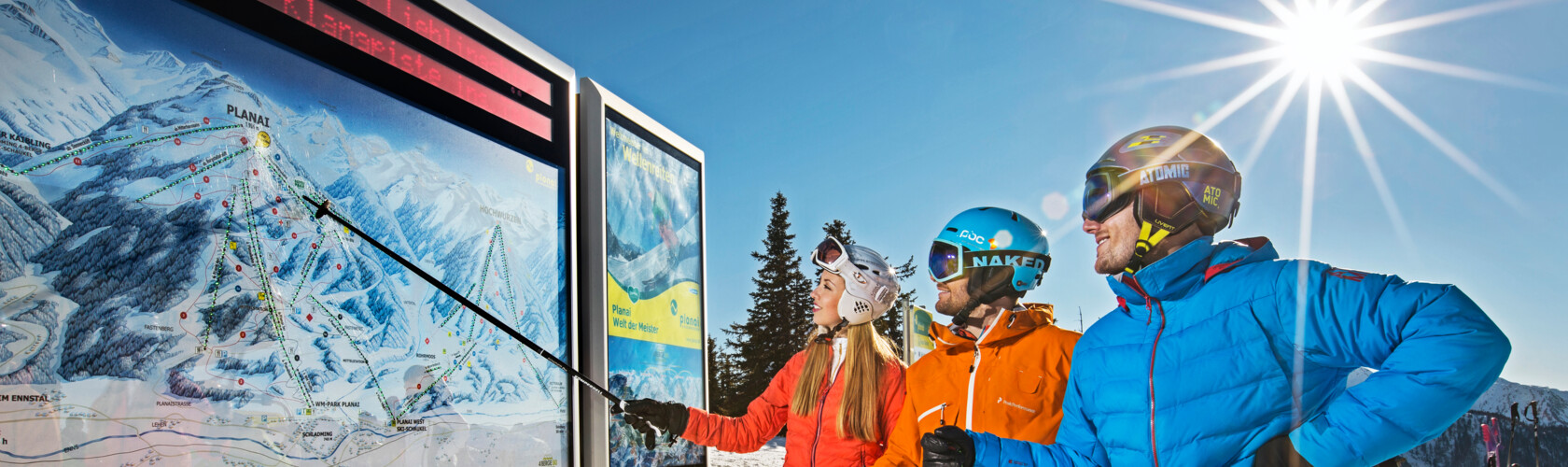 Bei den Infotafeln auf der Planai findest du alle wichtigen Infos für deinen Skitag!